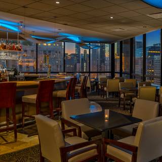 54 Restaurants Near Lyric Opera Of Chicago Opentable Cityscape Bar Holiday Inn Chicago Mart Plaza