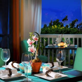 34 Restaurants Near Smathers Beach Opentable Hot Tin Roof