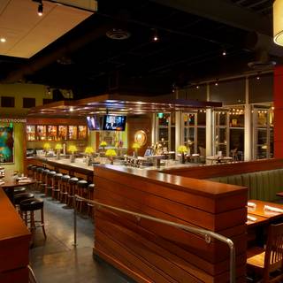 Best Restaurants In Strongsville Opentable Houlihan S Strongsville