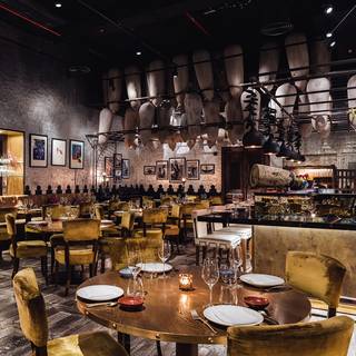 56 Restaurants Near Four Seasons Resort Dubai At Jumeirah - 