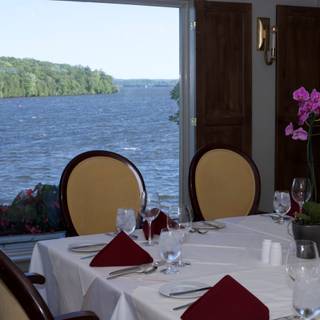 Hearthside Dining - Elmhirst's Resort