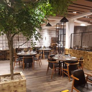 Nakira Bar & Grill