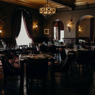 30 Restaurants Near Doubletree Suites By Hilton Detroit Downtown The Grille Room