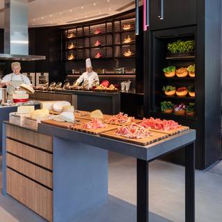 The Lounge - JW Marriott Hotel Hong Kong