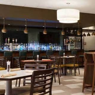 Chelsea's Bar & Grill - Embassy Suites