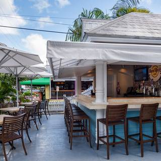 34 Restaurants Near Smathers Beach Opentable Hard Rock Cafe Key West