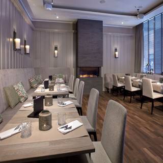 Lacoon Bar & Restaurant