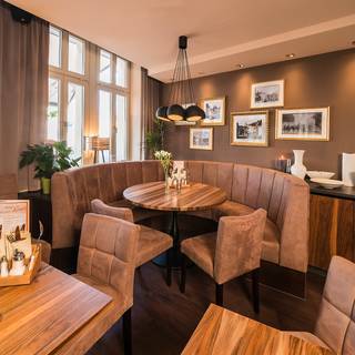 Arno’s Restaurant