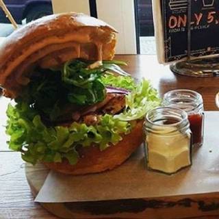 Loui's Burgers