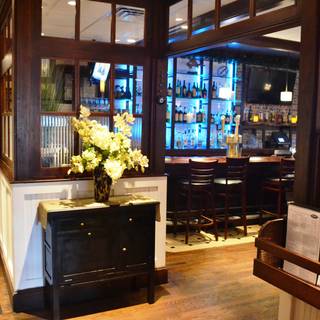 Restaurant Pick: Top Rated ($) near Tilles Center