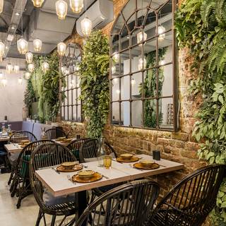 Restaurant Pick: Top Rated (&pound;) near Ladbroke Hall London