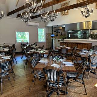 Restaurant Pick: Top Rated ($) near Bill Gray's Regional Iceplex