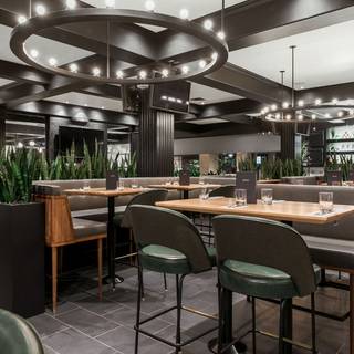 Earls Kitchen + Bar - Dalhousie - Calgary