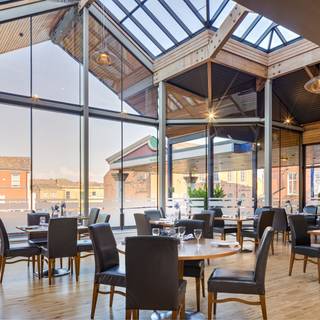 restaurants near reebok stadium