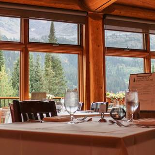 Tamarack Dining Room at Island Lake Lodge