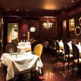 Cover image for Noura Mayfair