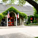 Cover image for Ouisie's Table