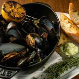 Cover image for Venteux Brasserie, Cafe, & Oyster Bar