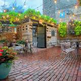 Cover image for Roscoe's Tavern