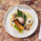 Cover image for Caf Holt Ogilvy