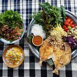 Cover image for Thip Khao