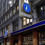 Cover image for Mr. Broadway