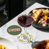 Cover image for Simona