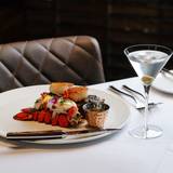 Cover image for Elliott's Steakhouse