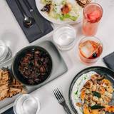 Cover image for Esther's Table