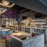 Cover image for Decadence