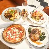 Cover image for Ten Hands Social Bar & Eatery