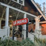 Cover image for La Mama