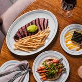 $49 Steak Menu Inc. Glass of Wine Foto