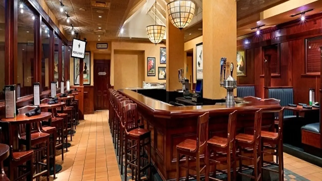 Houlihan's at the Hilton Springfield Restaurant Springfield, VA