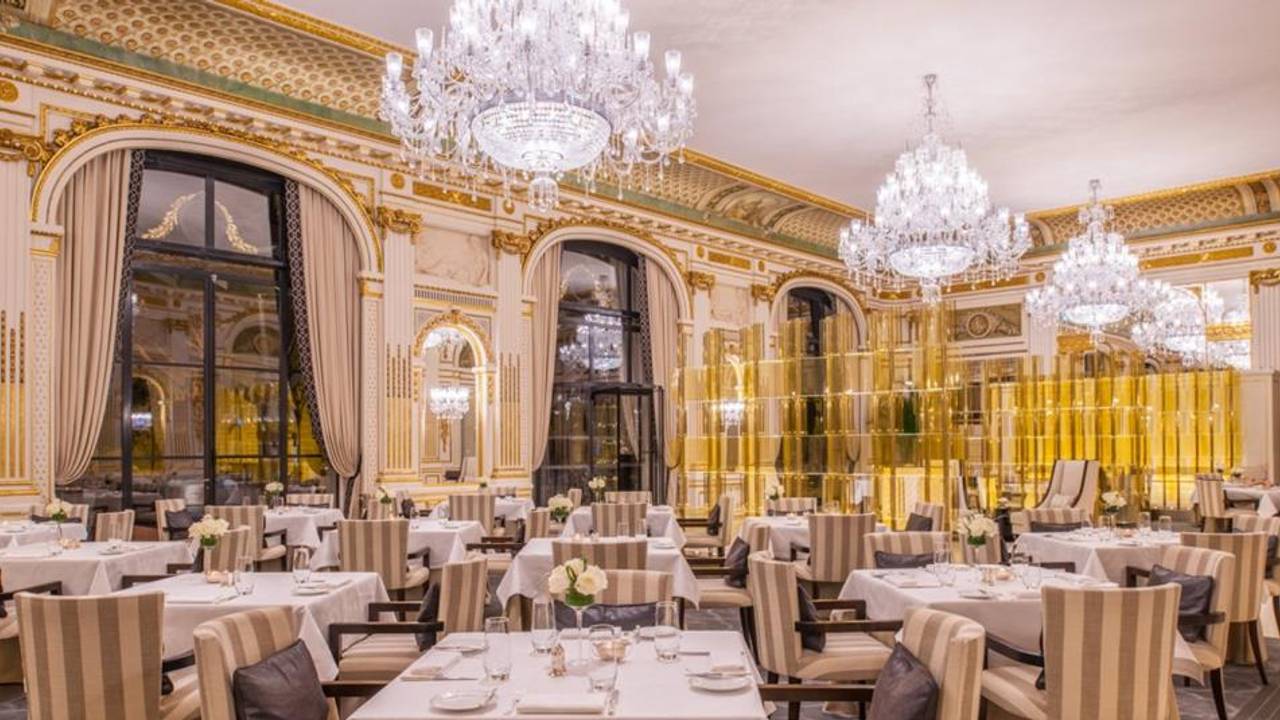 Le Lobby  Refined Restaurant in Paris