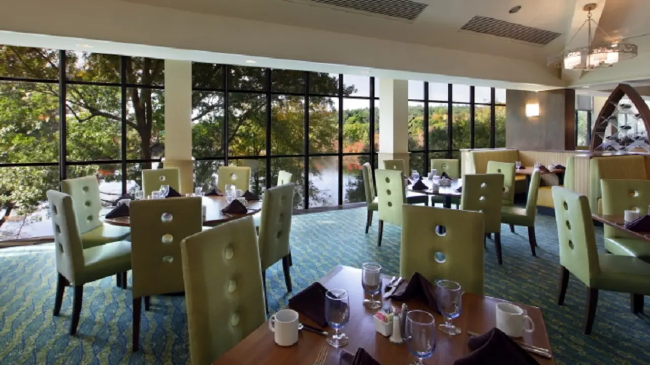 Riverbend Bar & Grille At The Newton Marriott Hotel Restaurant