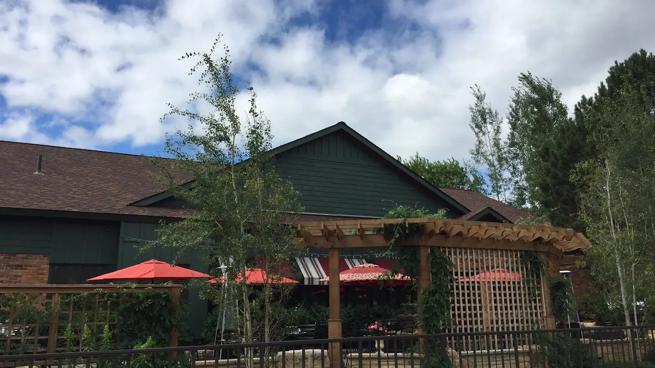 Ike's Food & Cocktails Restaurant , MN