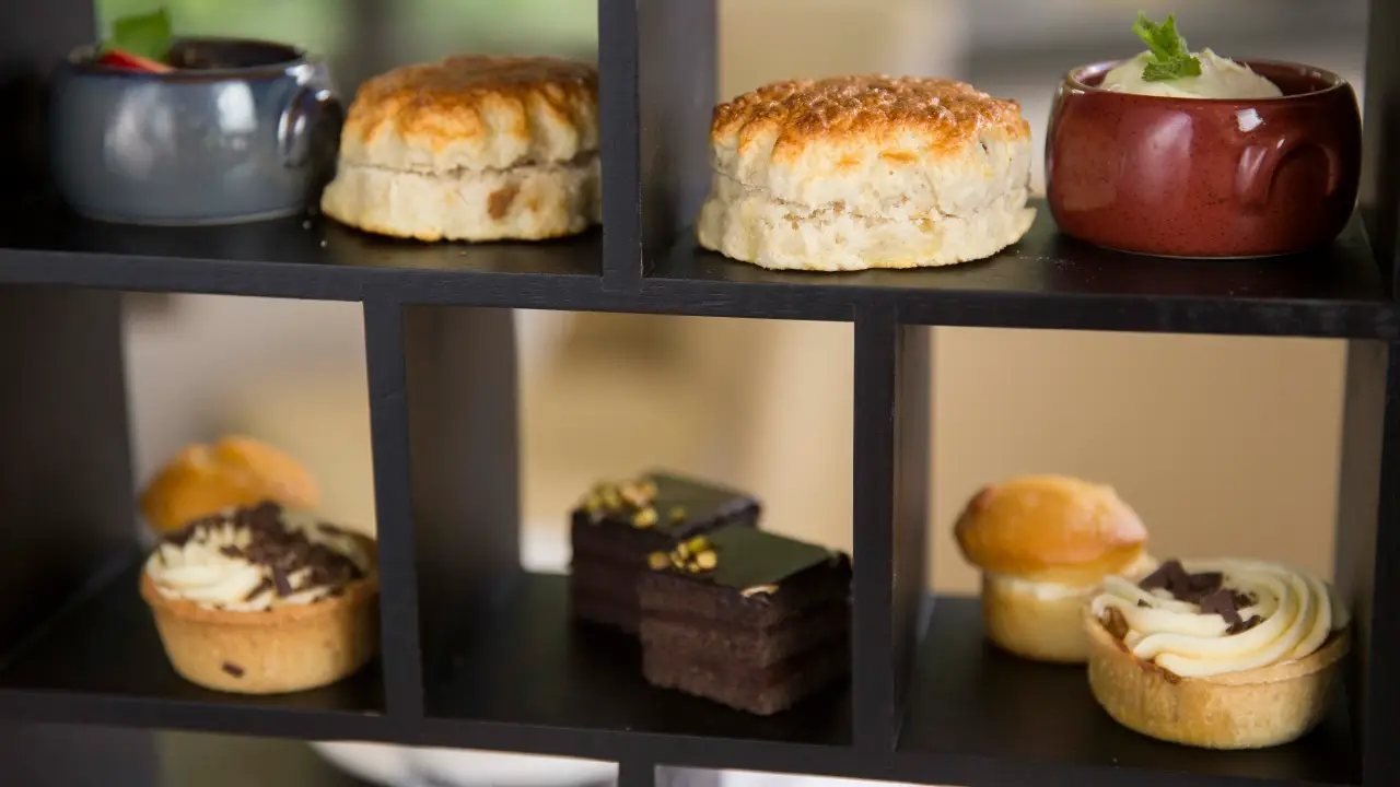 Restaurante Afternoon Tea 1449 Restaurant, Bar & Grill Crowne Plaza