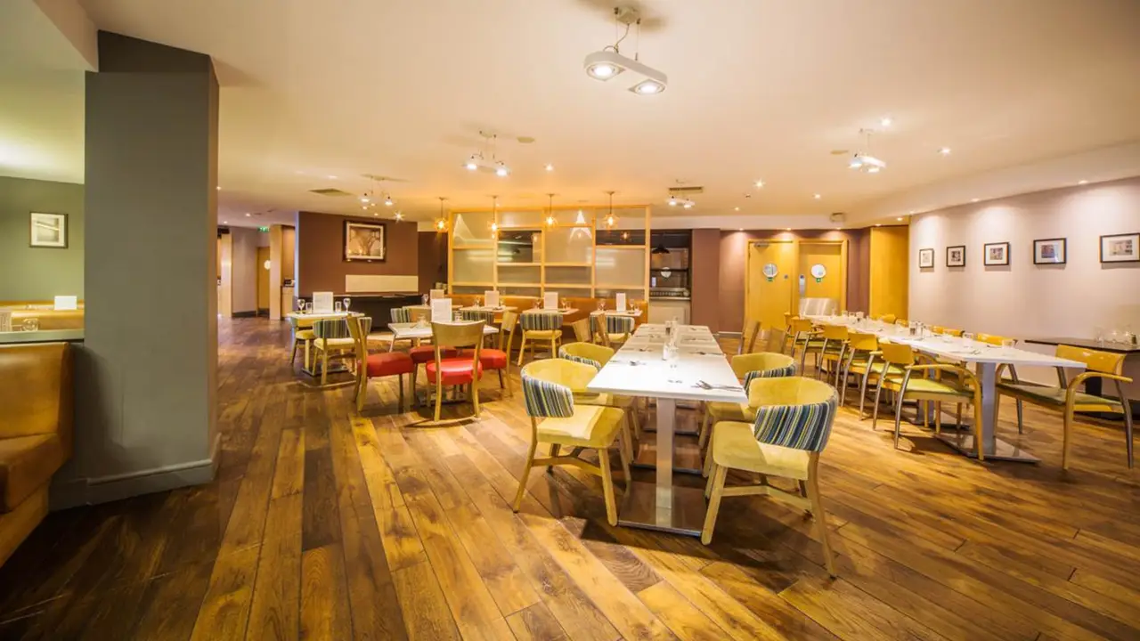 Open Lobby @ Holiday Inn Reading South Restaurant - Updated 2023 | Book ...