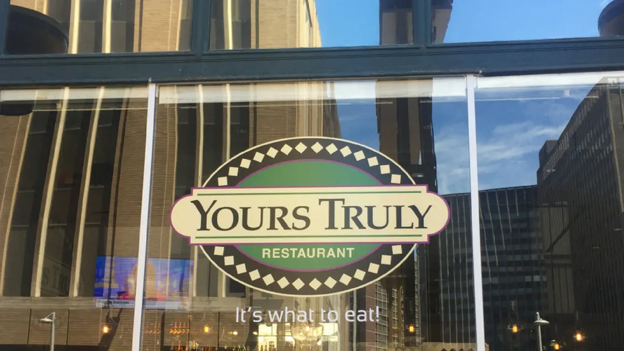 Restaurant Yours Truly Playhouse Square Cleveland, OH Réservez