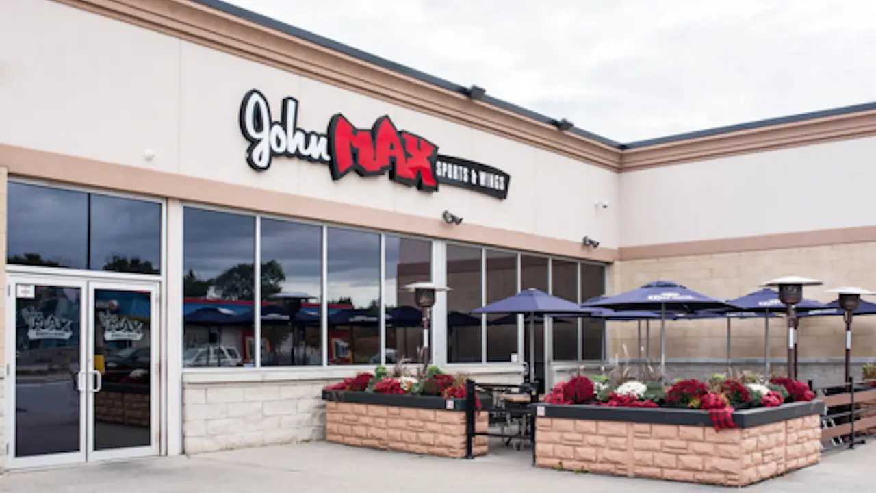John Max Sports & Wings - Dougall Ave, Windsor, ON