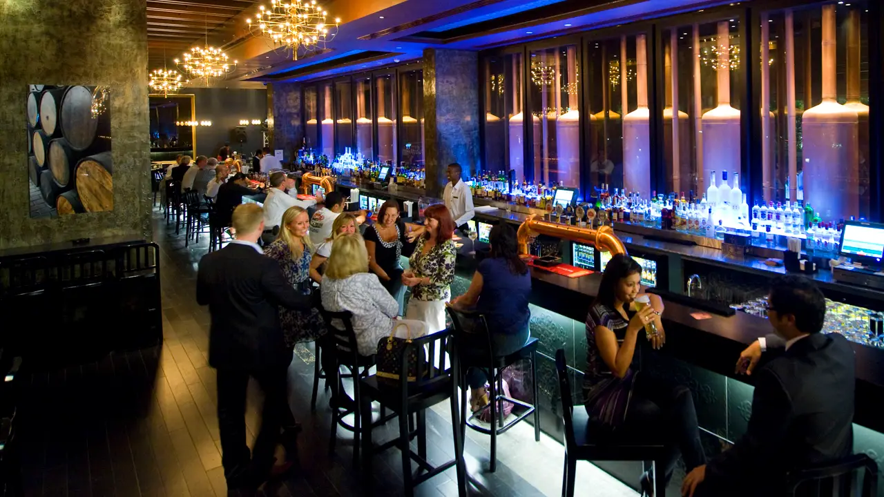 Stills Restaurant & Bar - Crowne Plaza Hotel Yas Island, Abu Dhabi, Abu Dhabi
