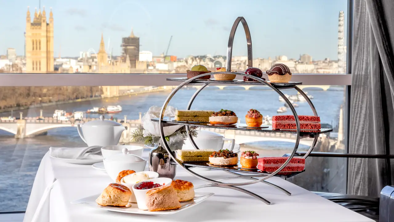 Restaurante Afternoon Tea at Park Plaza Riverbank - London, | OpenTable