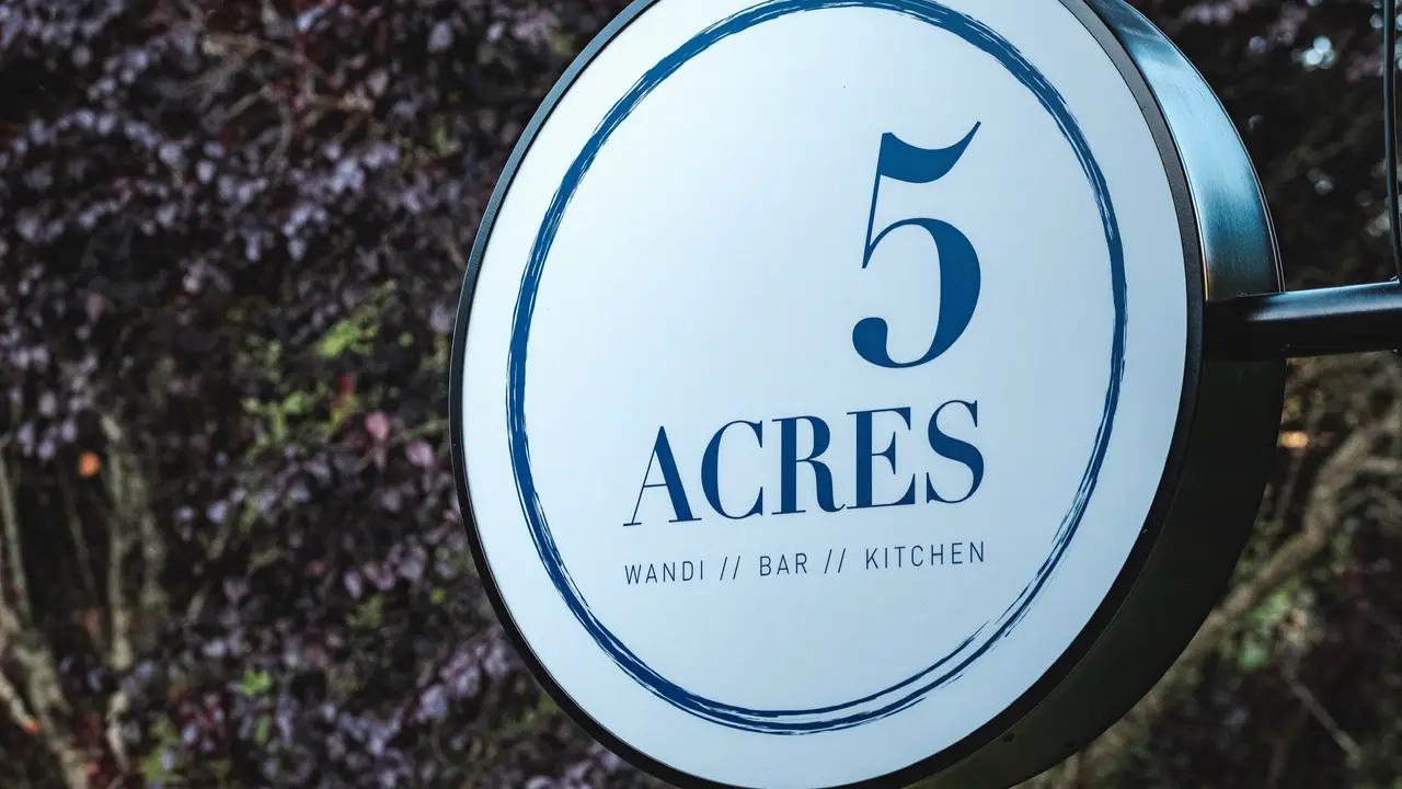 5 acres bar and kitchen