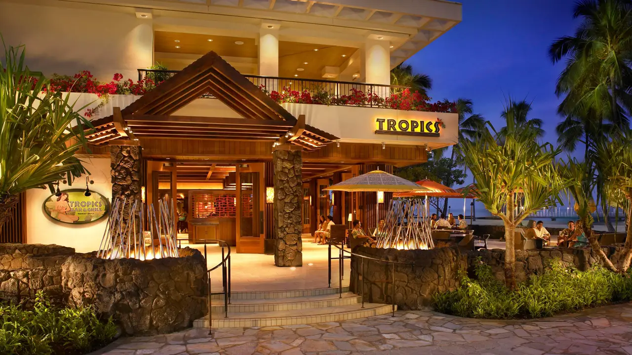 Tropics Bar & Grill, Honolulu, HI