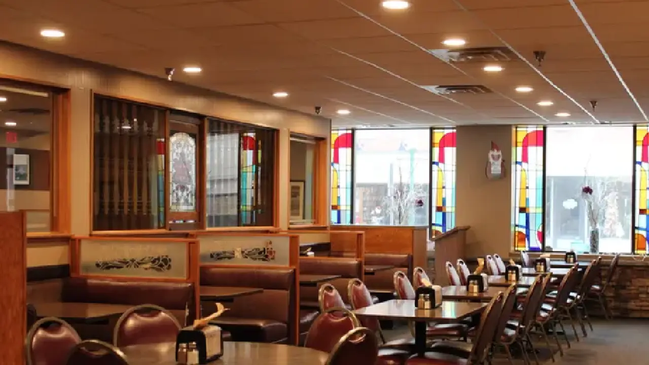 fast food restaurants in decorah iowa