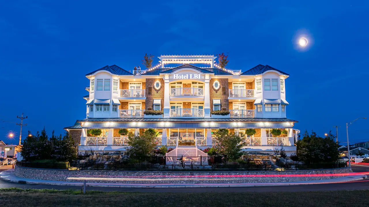 salt kitchen and bar at hotel lbi