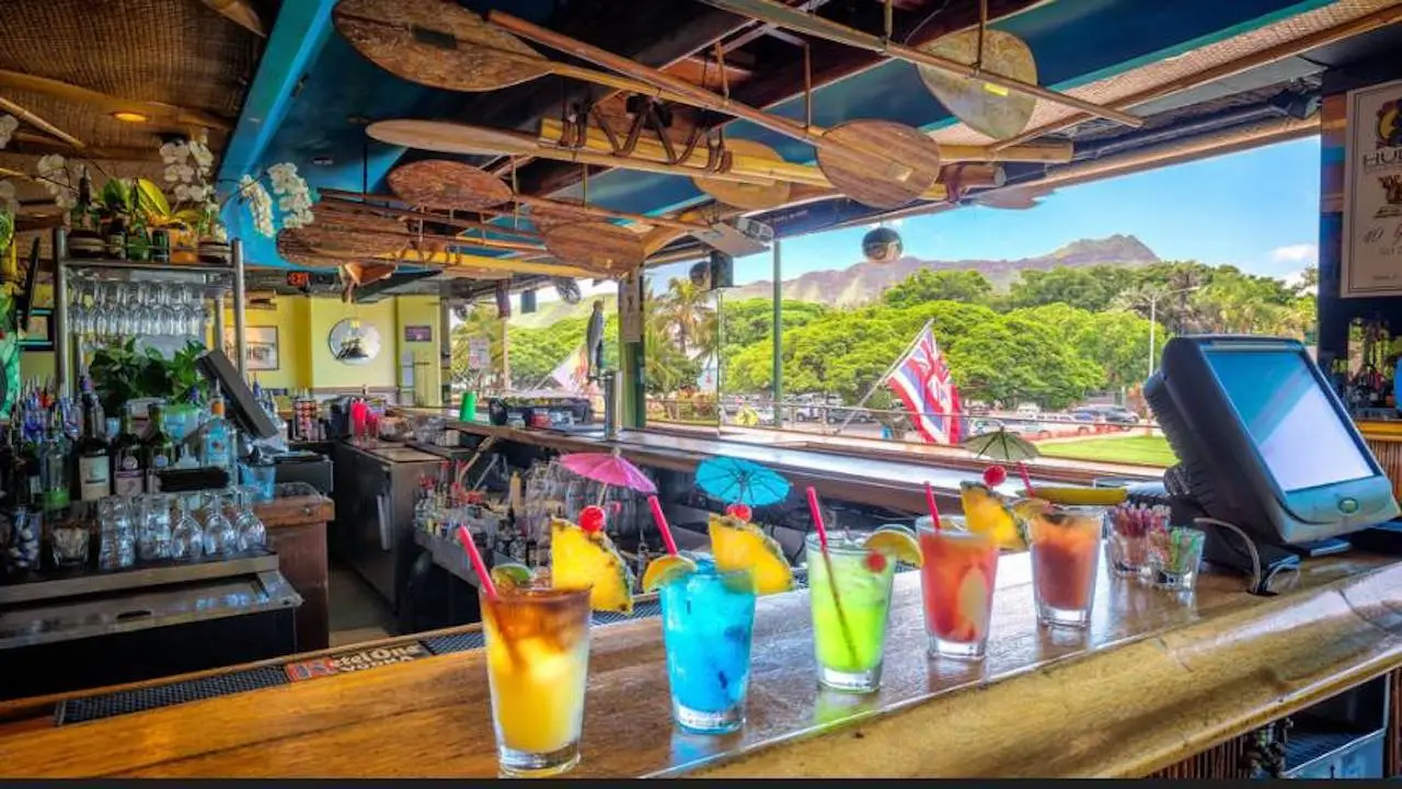 Hula's Bar & Lei Stand, Honolulu, HI