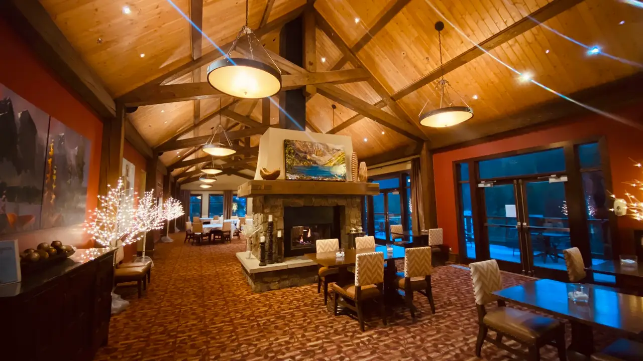 Stewart Creek Golf Course Restaurant, Canmore, AB