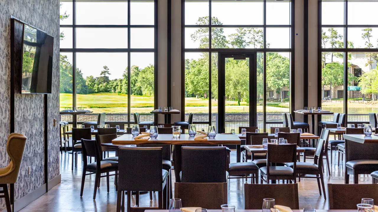 Back Table Kitchen & Bar overlooking the green Back Table Kitchen & Bar overlooking the green - Back Table Kitchen & Bar, The Woodlands, TX
